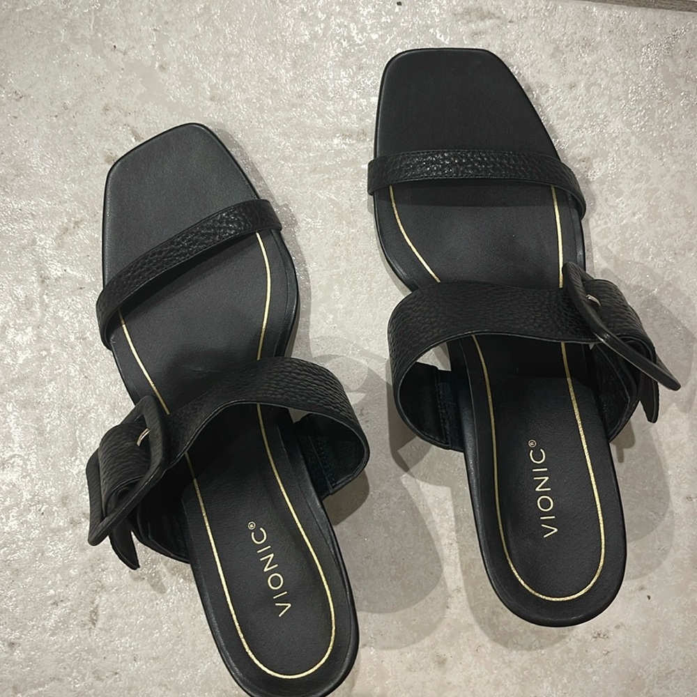 Vionic heeled sandal size 10